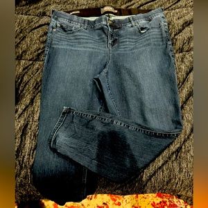 Torrid bombshell skinny 22 short jeans.